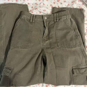 Woman’s Olive Cargo Pants